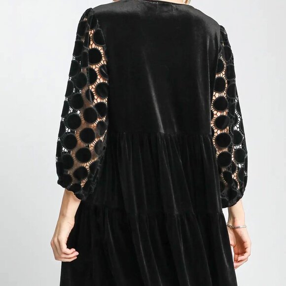 SIZE LARGE 3 TIER BLACK VELVET EMPIRE DRESS WITH CUT OUT LACE AND VELVET SLEEVES - Picture 1 of 5